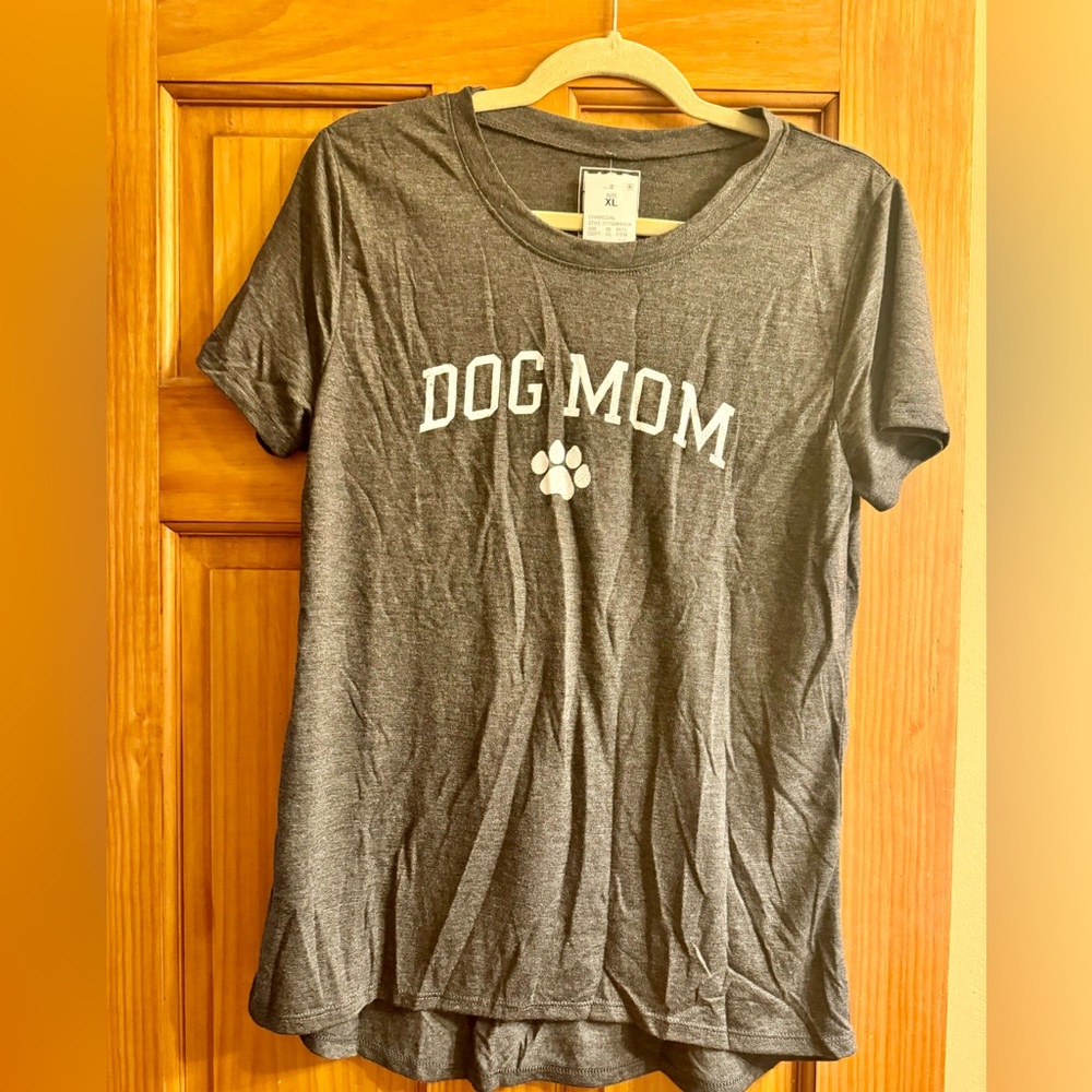 NWT super soft Dog Mom tshirt